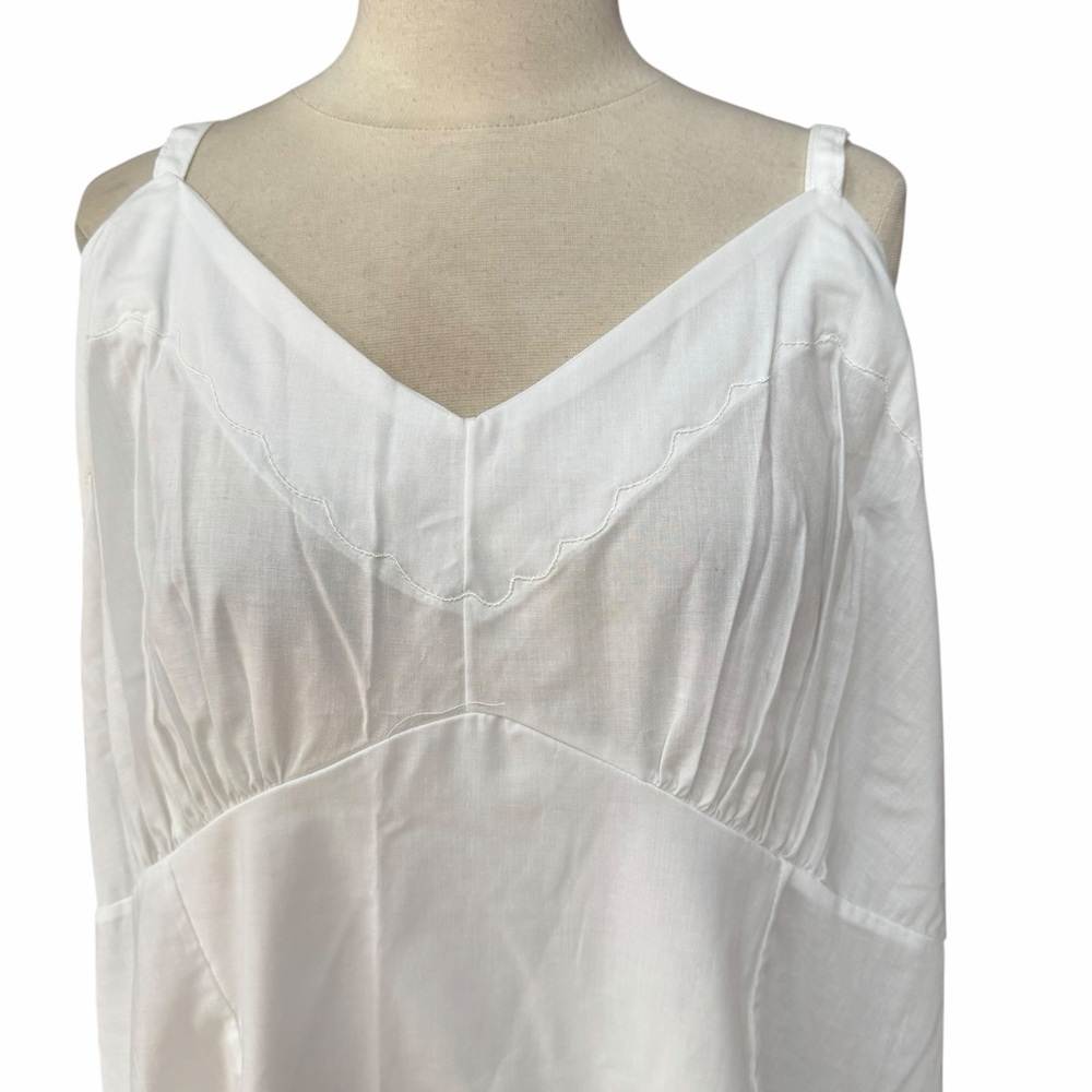 Deadstock 1980s Lady Camille Poly/Cotton V-Neckline Scalloped Accents Slip - Picture 2 of 6